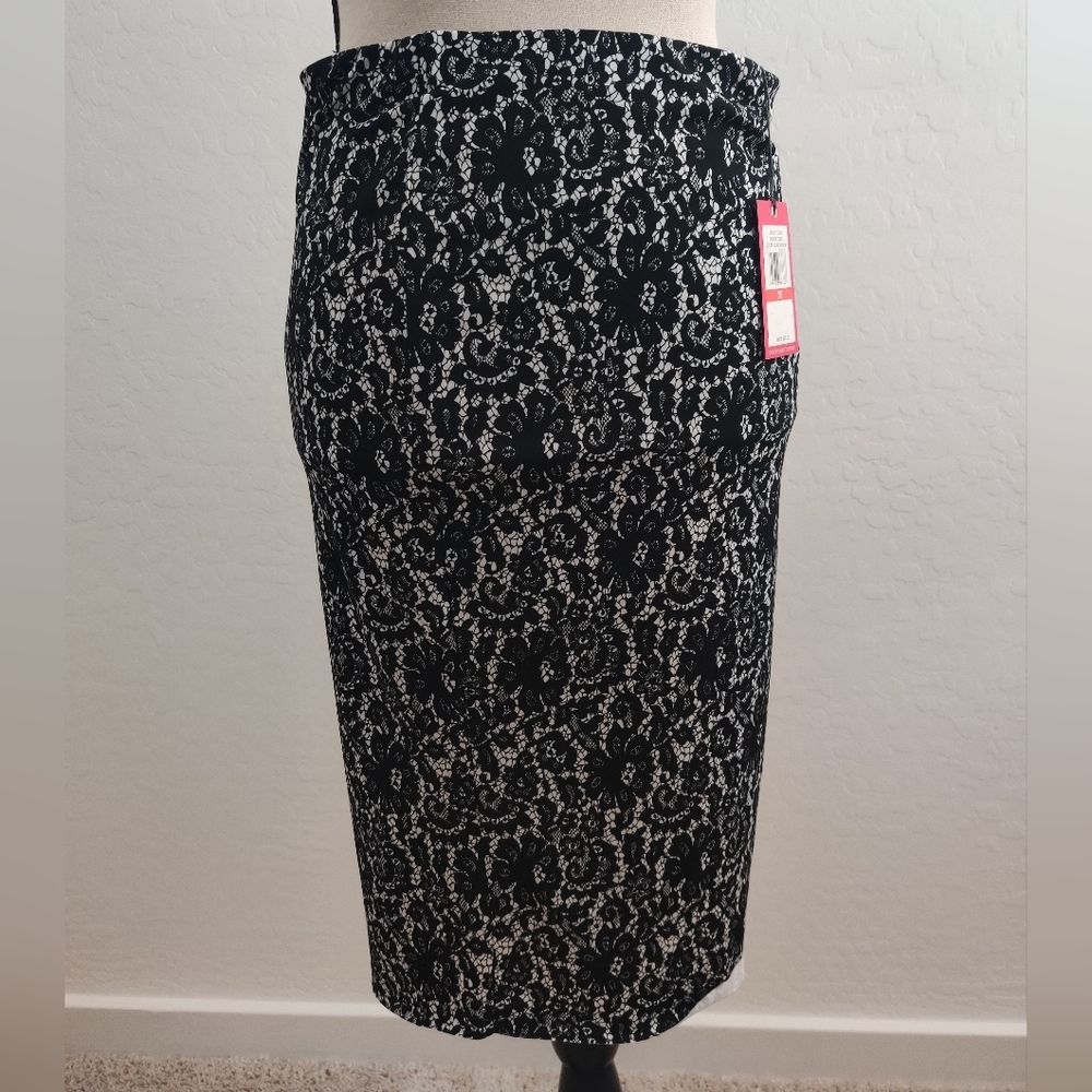 🆕 Vince Camuto Black & white floral Boho bodycon Midi Skirt (XS)